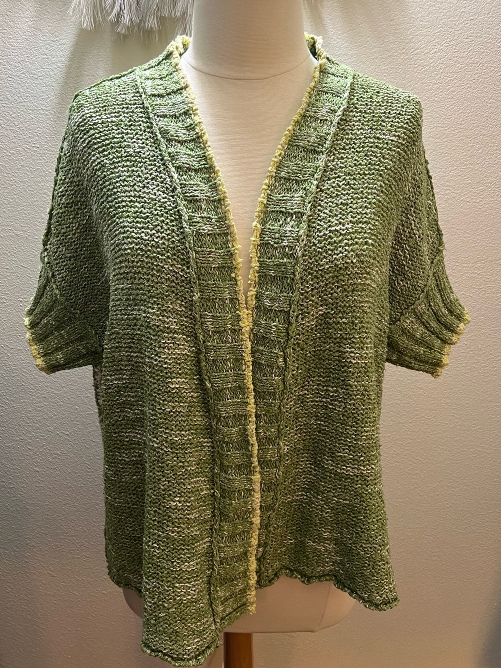 Green Short-Sleeve Knit Shrug with Decorative Stitching